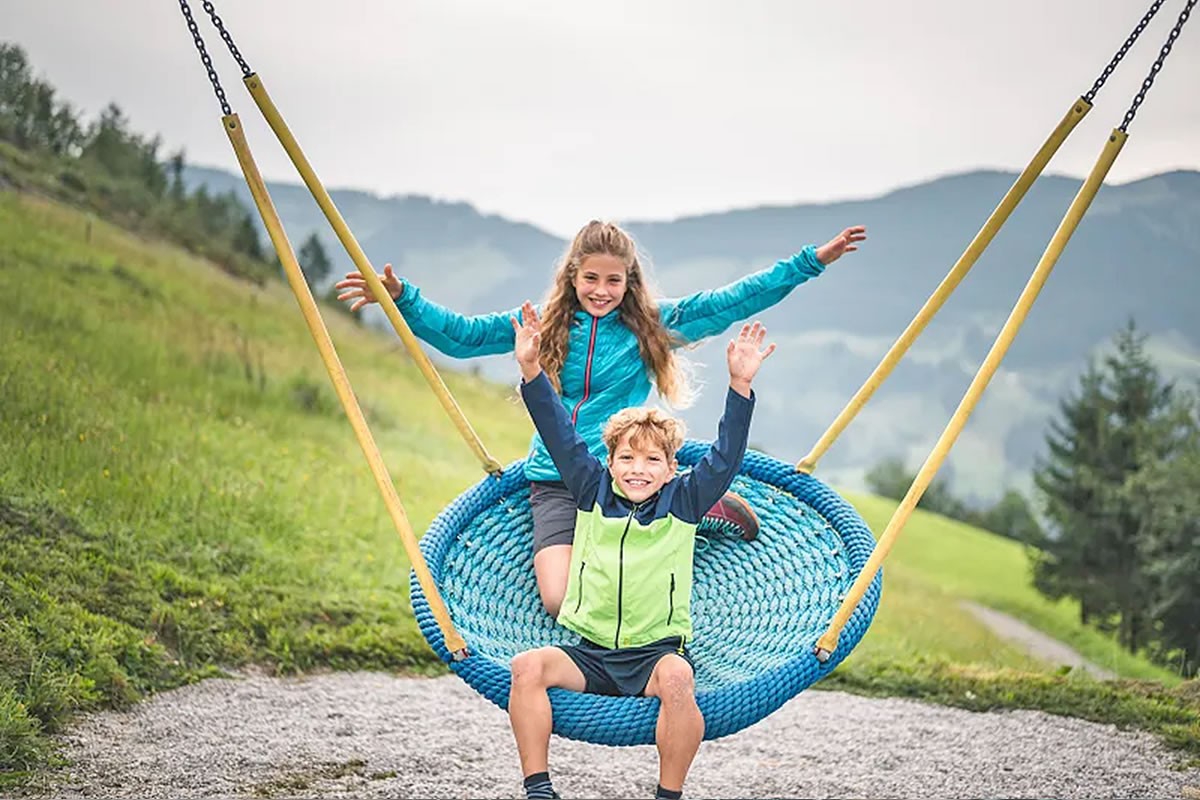 Kinder am Schlossspielplatz